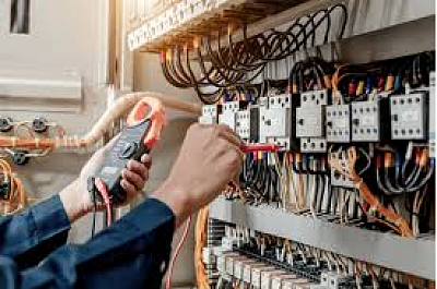 Dépannage électricité par technicien de maintenance